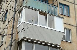 Остекление балкона с выносом по фасаду
Использование профлиста 
Подоконник - 200 мм 
Профиль Exprof
Заполнение спо 24 мм 
Козырек и Водоотлив 
 tab
