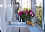 Устройство подоконников на балконах с выносом позволяет удобно размещать комнатные растения и садовую рассаду в теплое время года. mobile